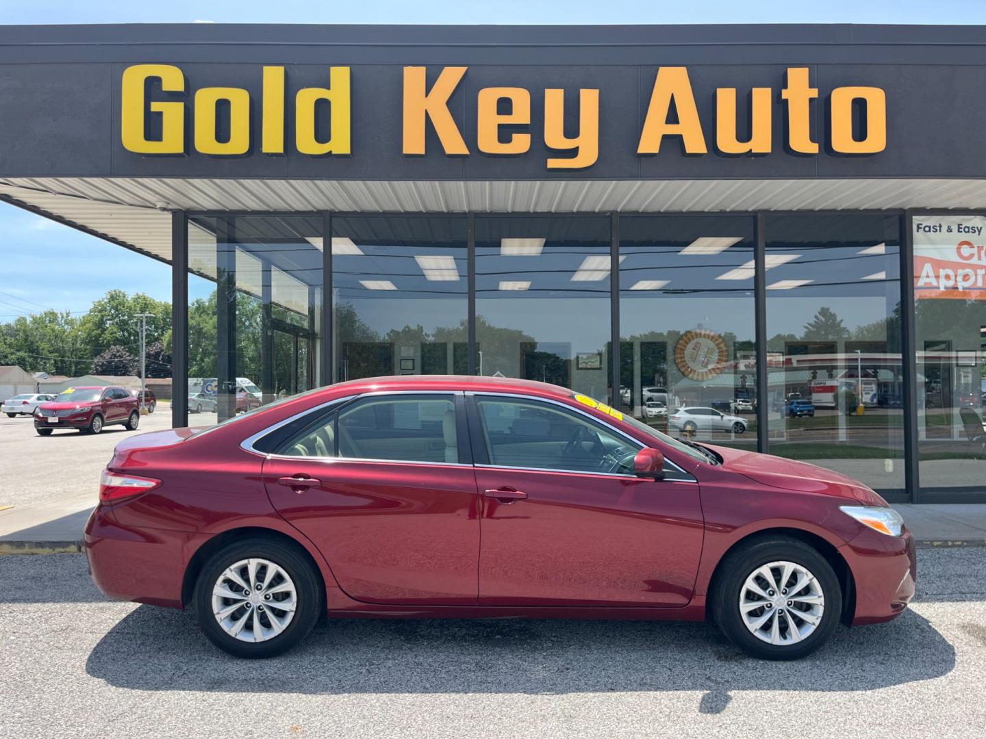 2015 Ruby Flare Pearl Toyota Camry LE (4T1BF1FKXFU) with an 2.5L L4 DOHC 16V engine, 6-Speed Automatic transmission, located at 1633 W Kimberly, Davenport, IA, 52806, (563) 323-5341, 41.559456, -90.598732 - Photo#0